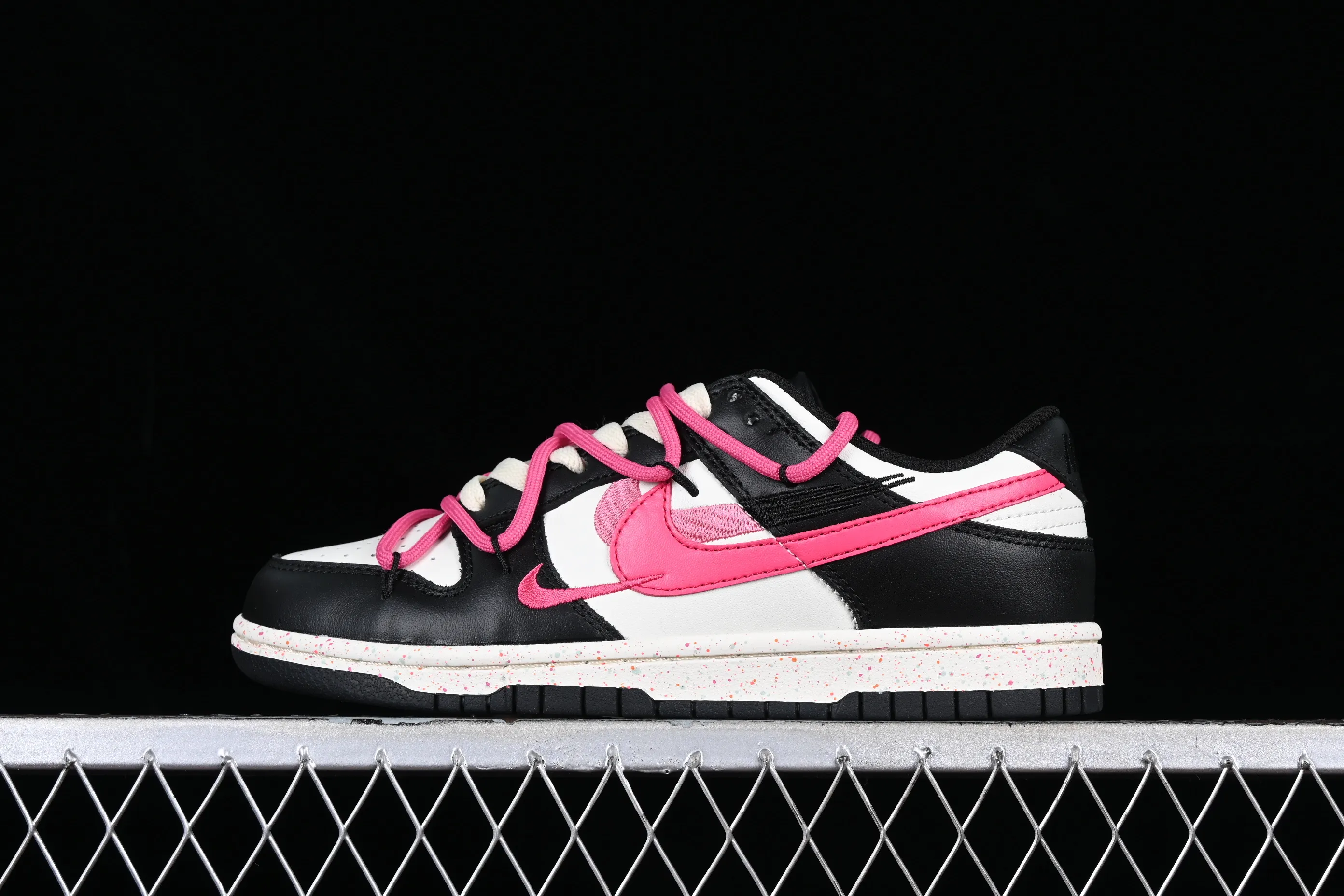 All Categories Nk SB Dunk Series Nk SB Dunk Low Low-top sneakers J version Nk Dunk Low "Multi Color" Vibrant three hooks Customized version of deconstructed strap casual sneakers FD4623-131